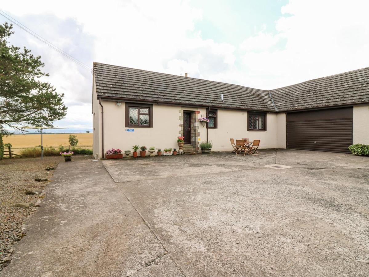 Courtyard Cottage Duns Εξωτερικό φωτογραφία